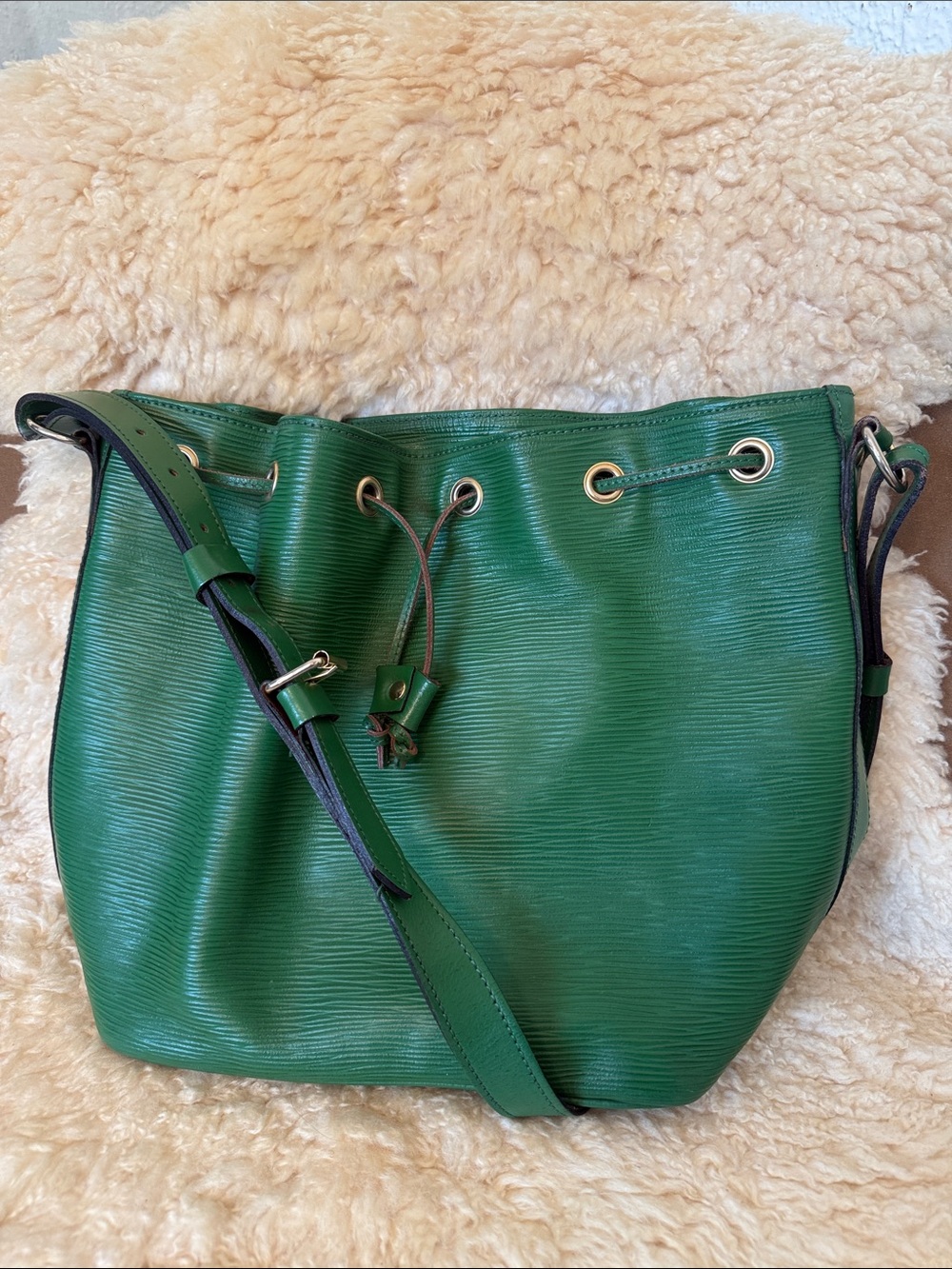 Vintage Green Contoured Leather Drawstring Bucket Bag